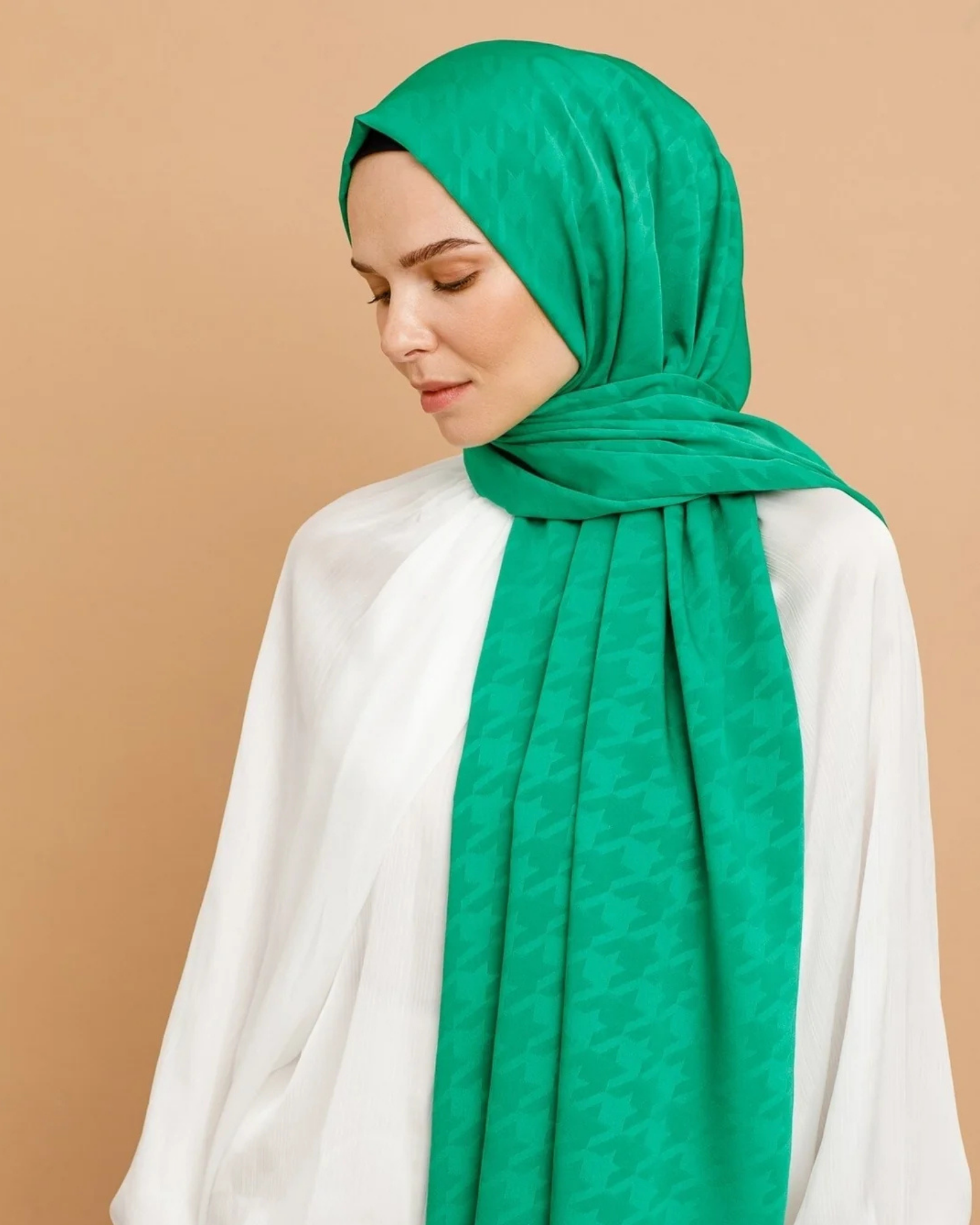 Benetton Yeşili Kazayağı Desen İpeksi Jakar Şal