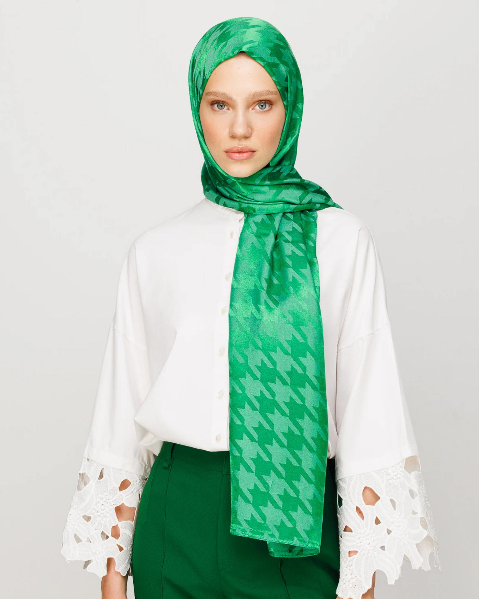 Benetton Yeşili Kazayağı Desen Parlak Jakar Şal