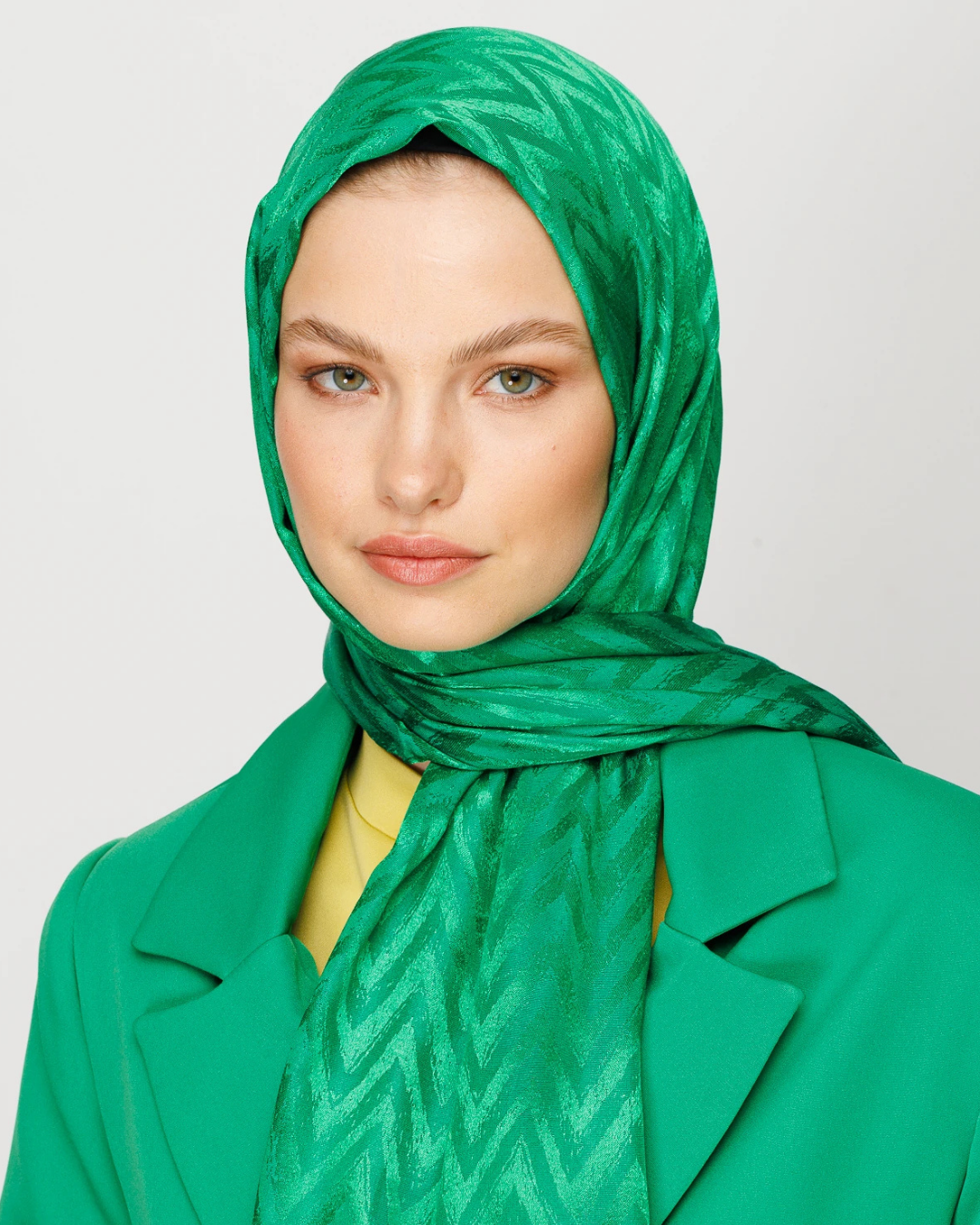 Benetton Yeşili Zikzak Desen Parlak Jakar Şal