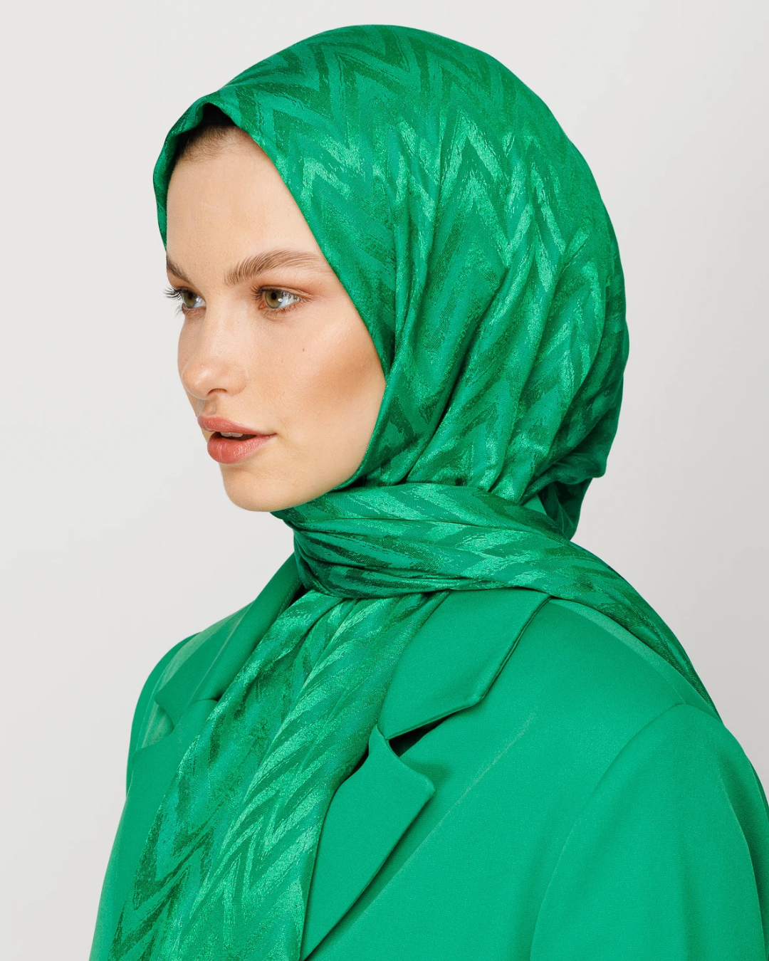 Benetton Yeşili Zikzak Desen Parlak Jakar Şal