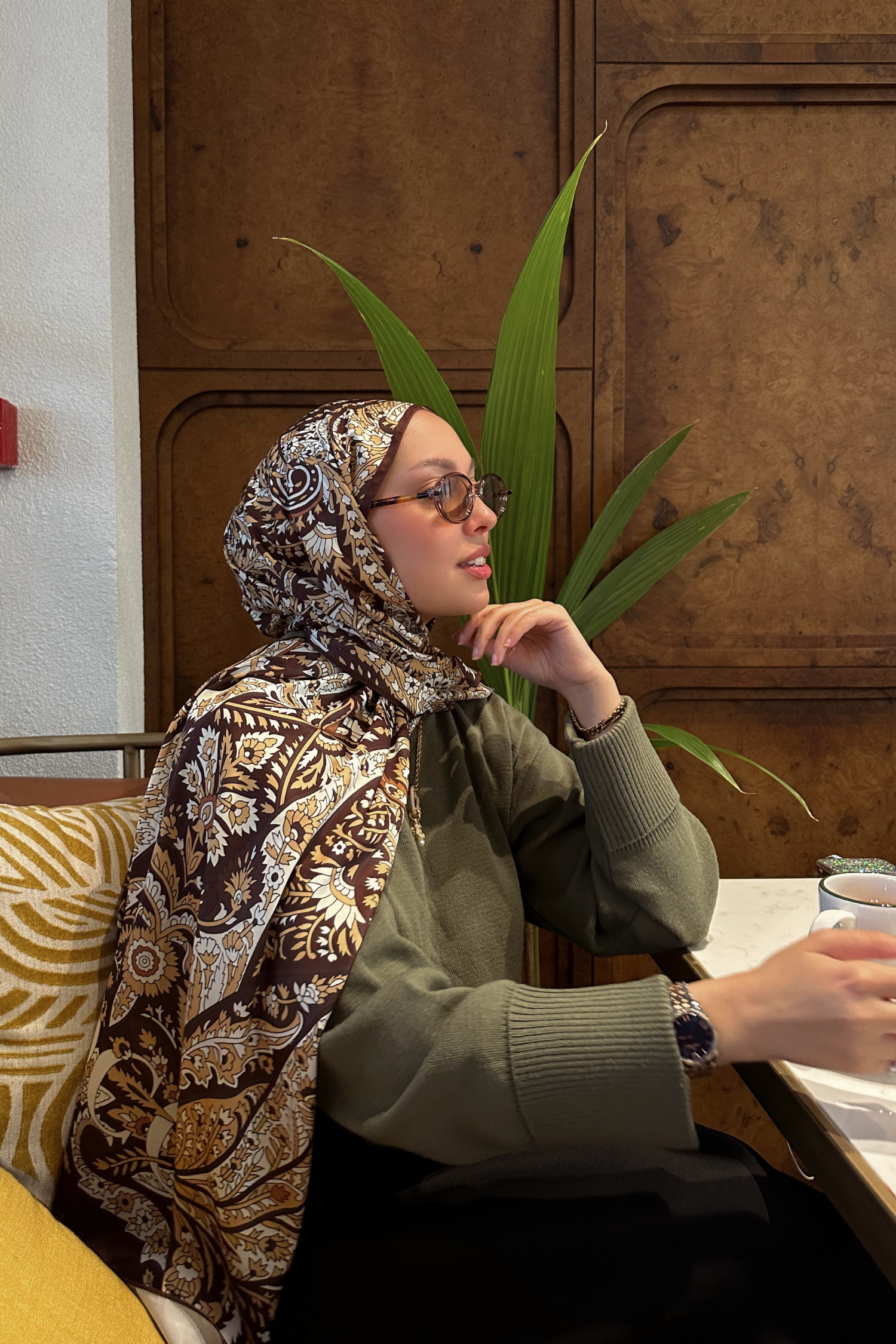 Betül'ün Acı Kahve Balamir Desen İpek Şal Tercihi