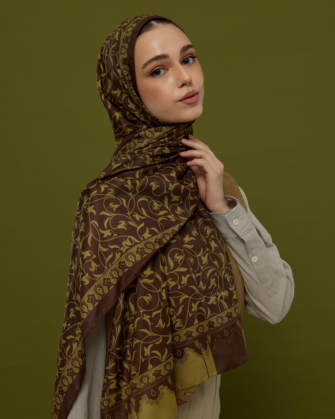 Buhur Kahvesi & Saf Sarı Lale Bahçesi Desen Şal