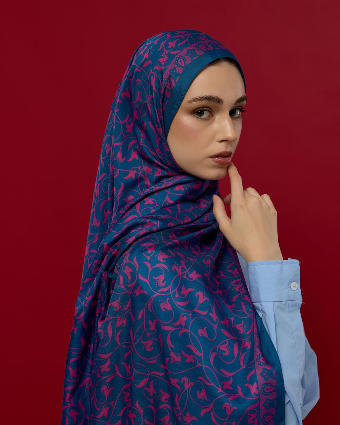 Çini Mavisi & Şakayık Pembesi Lale Bahçesi Desen Şal