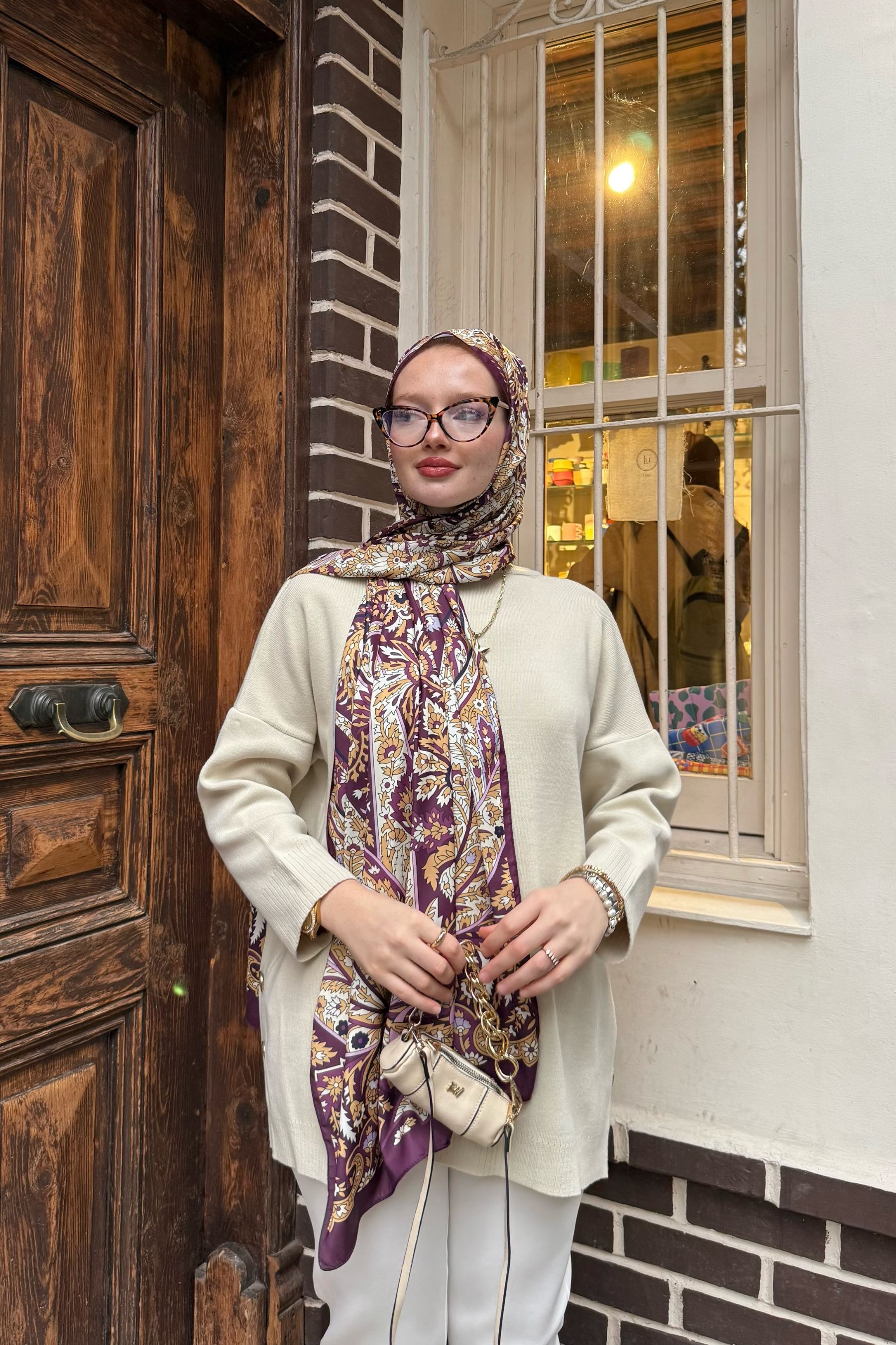 Derya'nın Mor Balamir Desen İpek Şal Tercihi