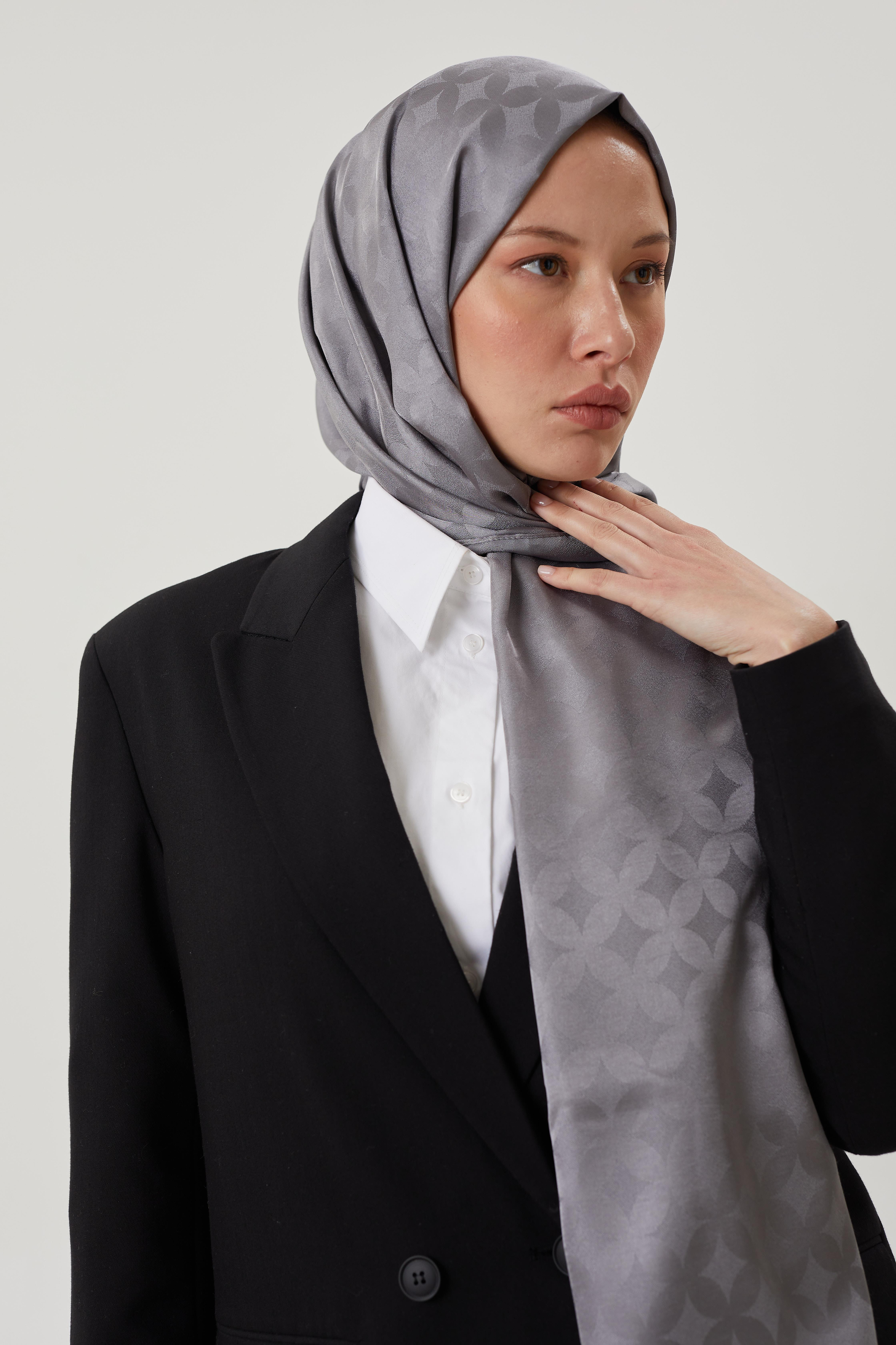 Gri Rise Desen Jakar Şal