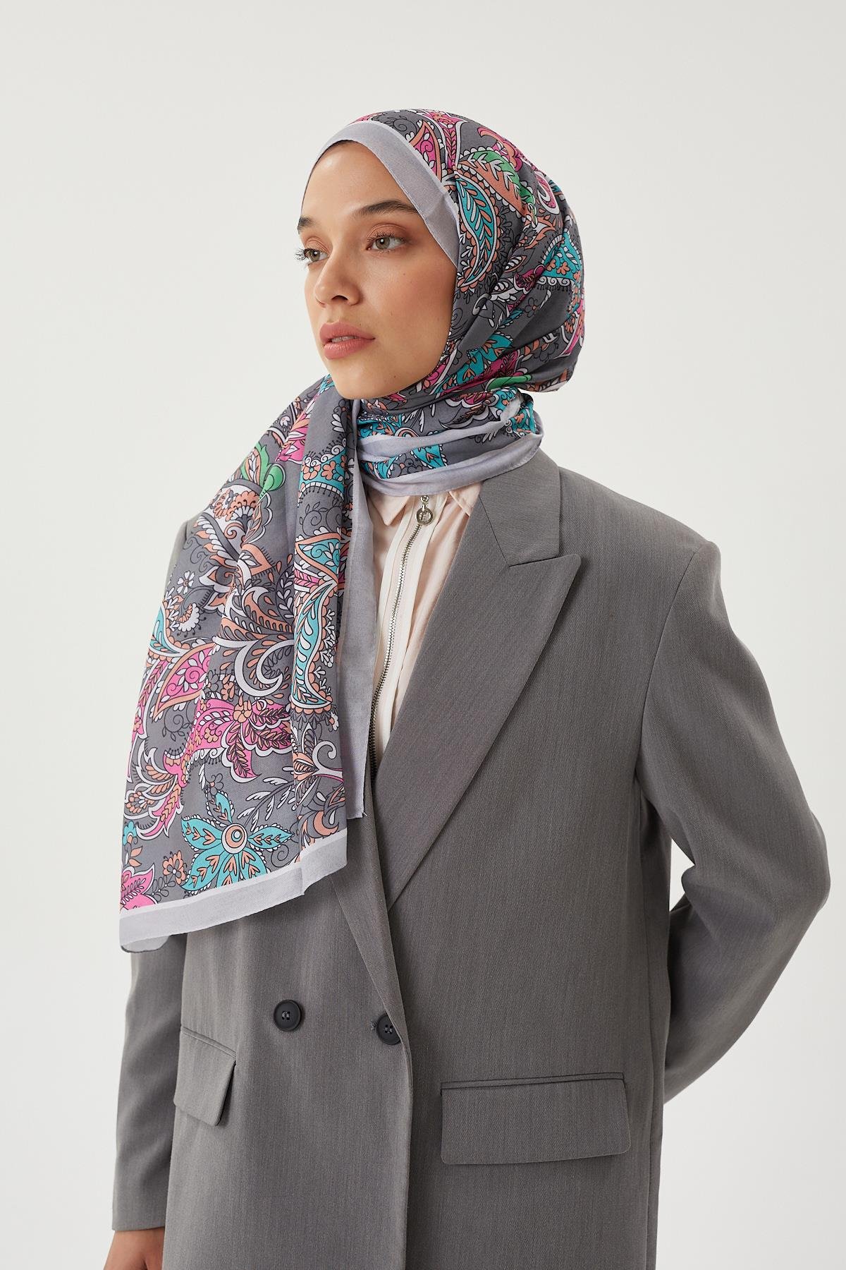 Gümüş & Gri Retro Desen Şal