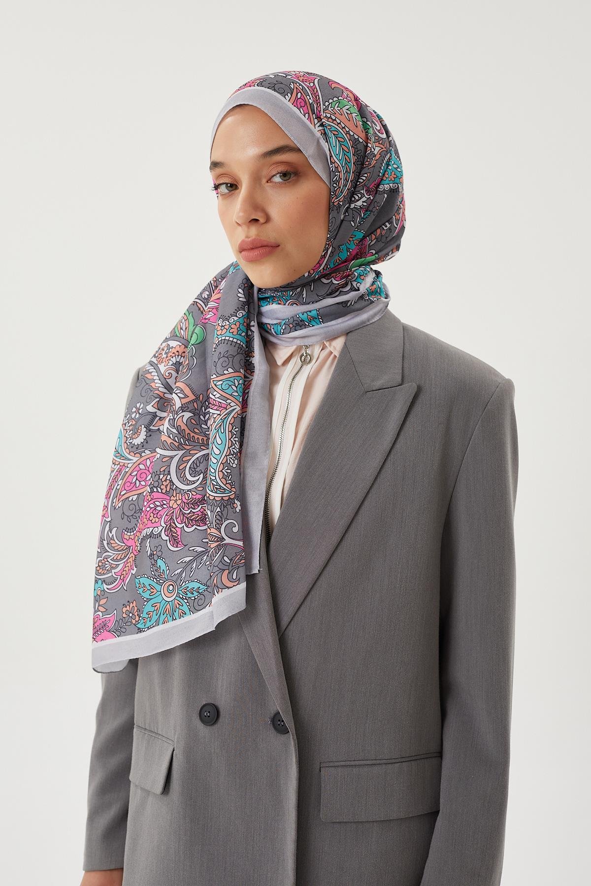 Gümüş & Gri Retro Desen Şal