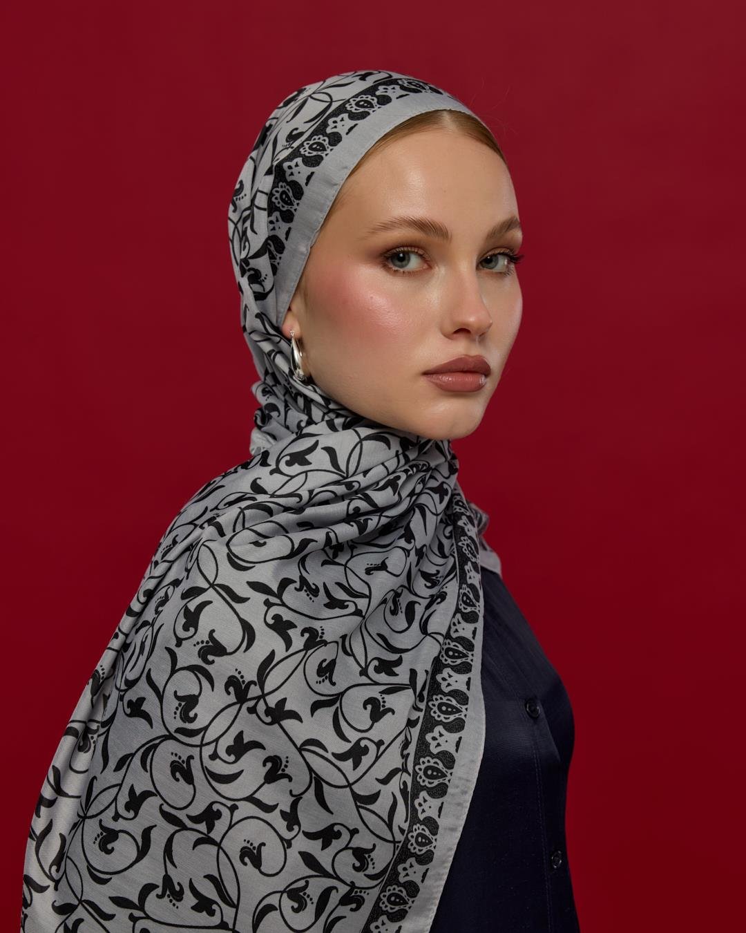 İnci & Siyah Lale Bahçesi Desen Şal