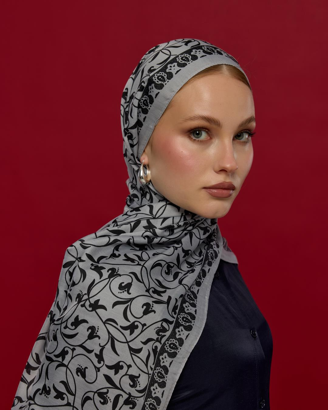 İnci & Siyah Lale Bahçesi Desen Şal