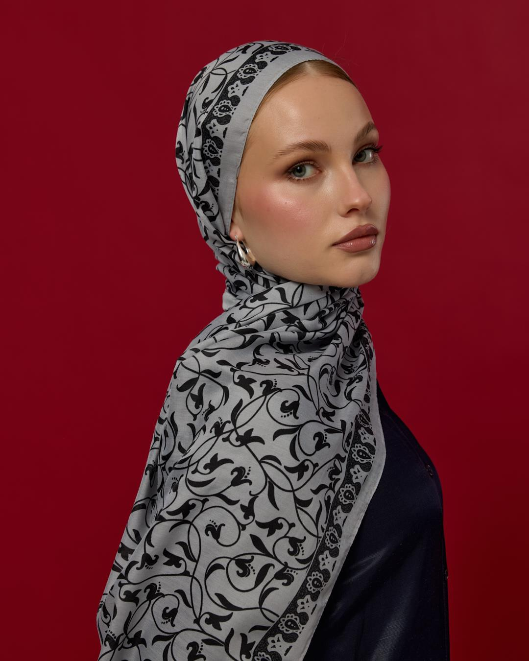 İnci & Siyah Lale Bahçesi Desen Şal