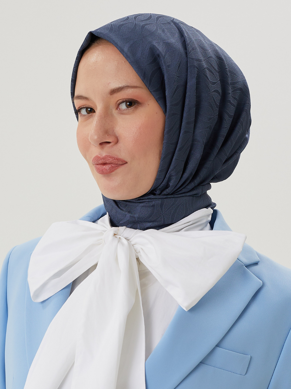 Koyu Füme Shine Desen Jakar Şal