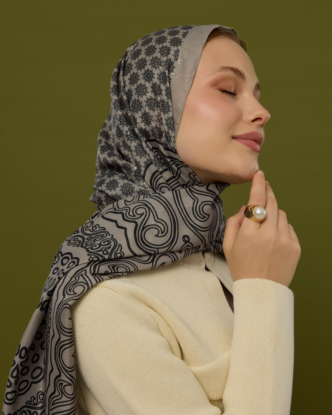 Krem & Gece Bala Hatun Desen Işıltılı Şal
