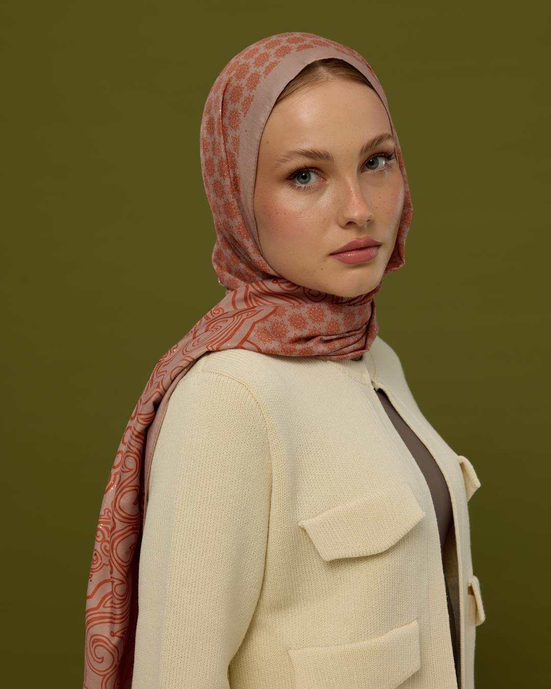 Krem Gölgesi & Kiremit Bala Hatun Desen Işıltılı Şal