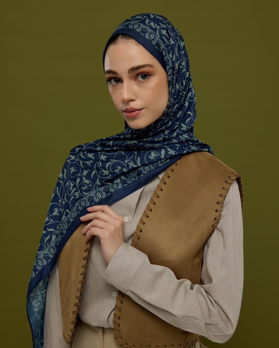 Lacivert & Duman Lale Bahçesi Desen Şal