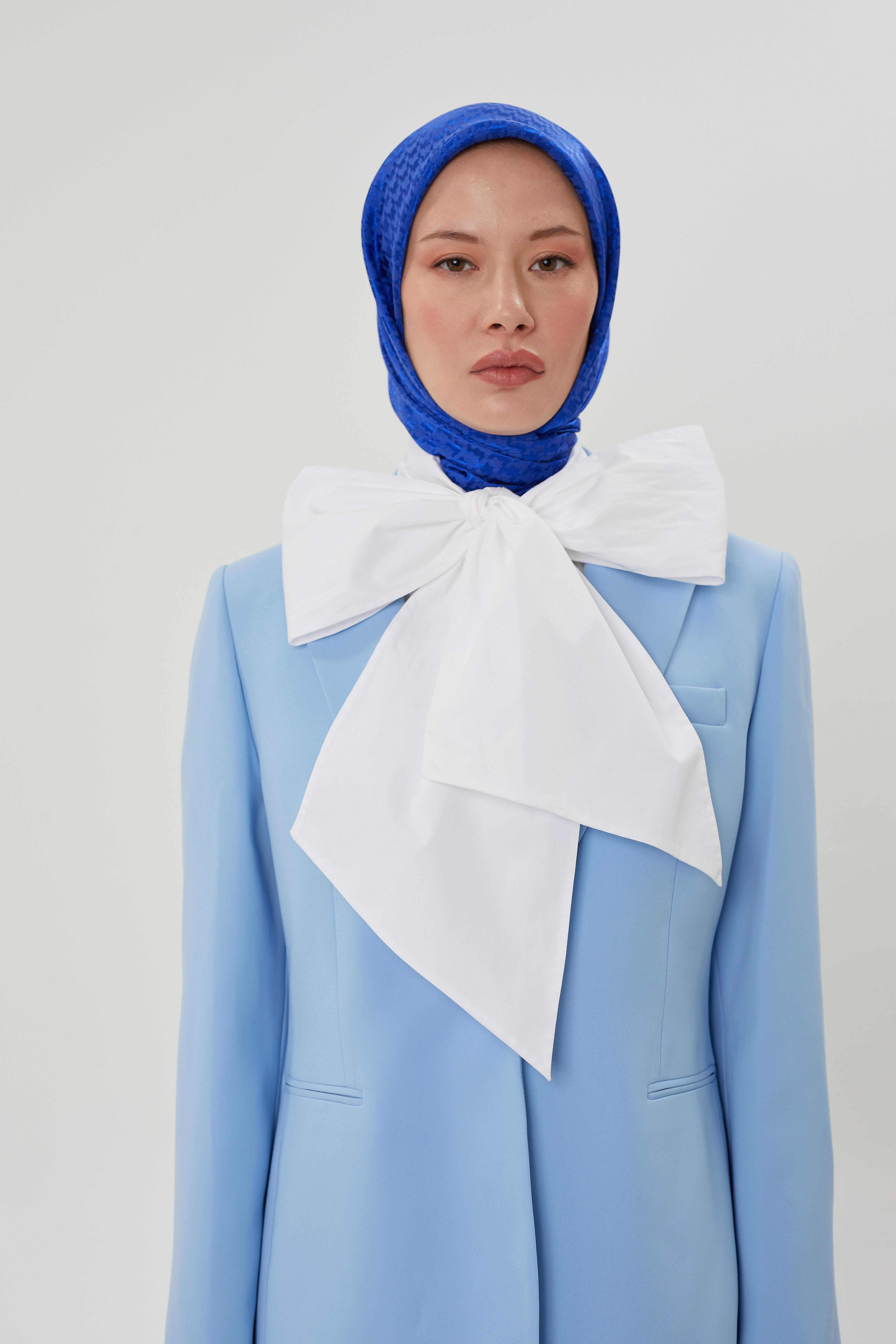 Saks Mavisi Kazayağı Desen Parlak Jakar Eşarp