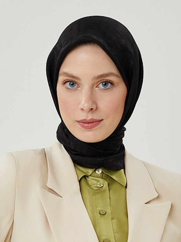Siyah F Desen Parlak Eşarp