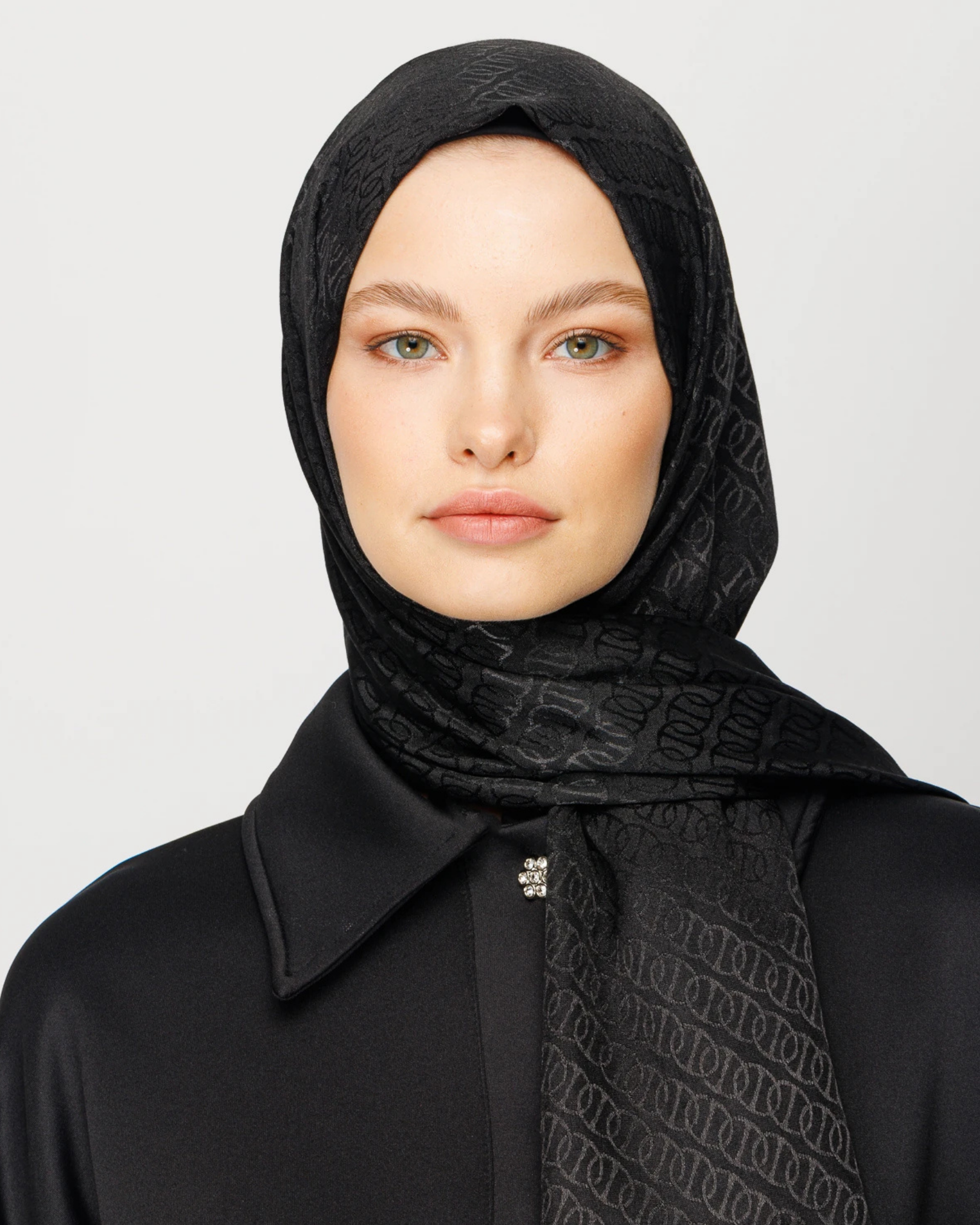 Siyah Forever Desen Parlak Jakar Şal