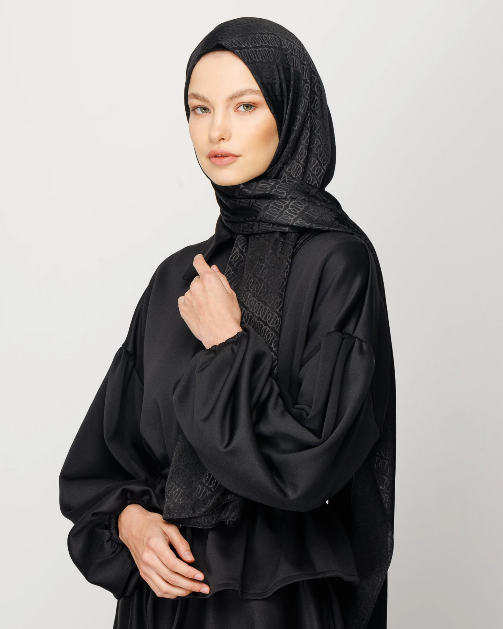 Siyah Forever Desen Parlak Jakar Şal