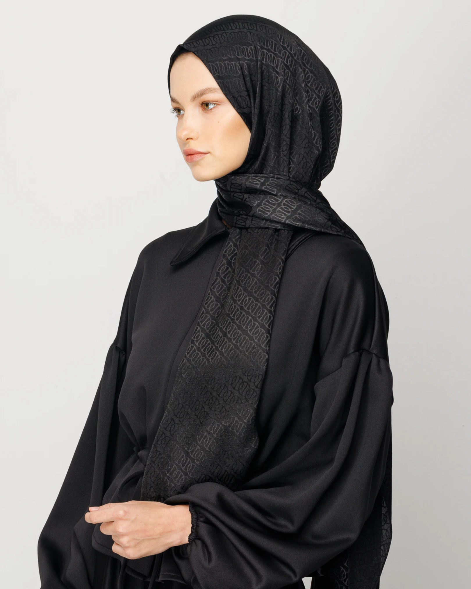 Siyah Forever Desen Parlak Jakar Şal