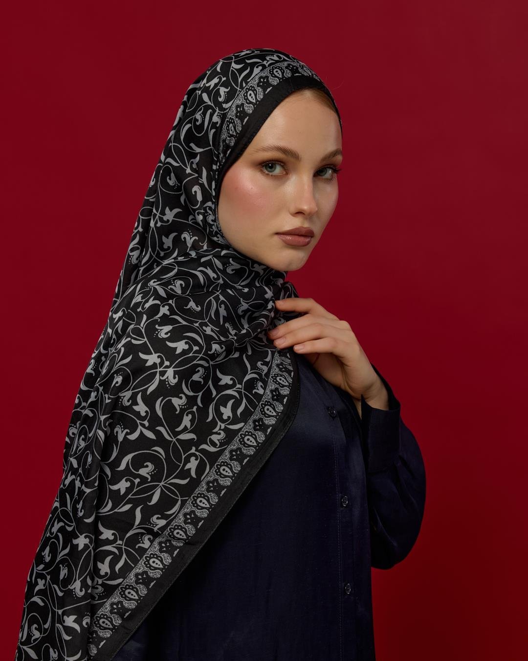Siyah & İnci Lale Bahçesi Desen Şal