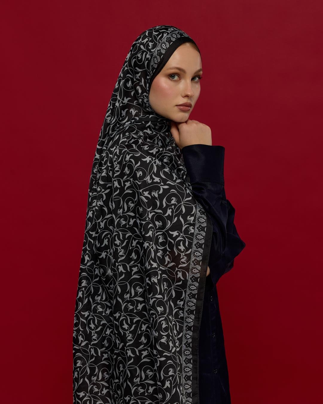 Siyah & İnci Lale Bahçesi Desen Şal