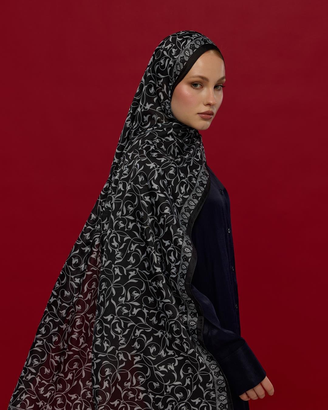 Siyah & İnci Lale Bahçesi Desen Şal