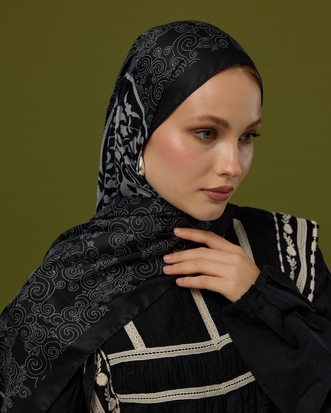 Siyah & İnci Saraylı Desen Şal