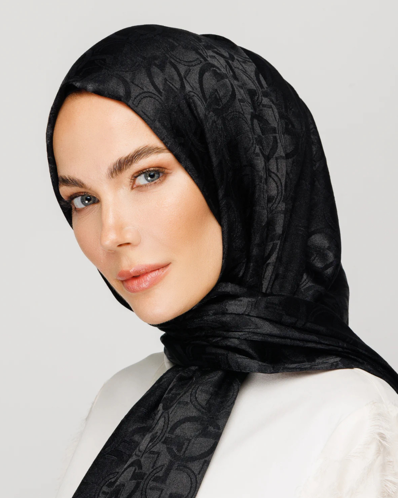 Siyah Longar Desen Parlak Jakar Şal