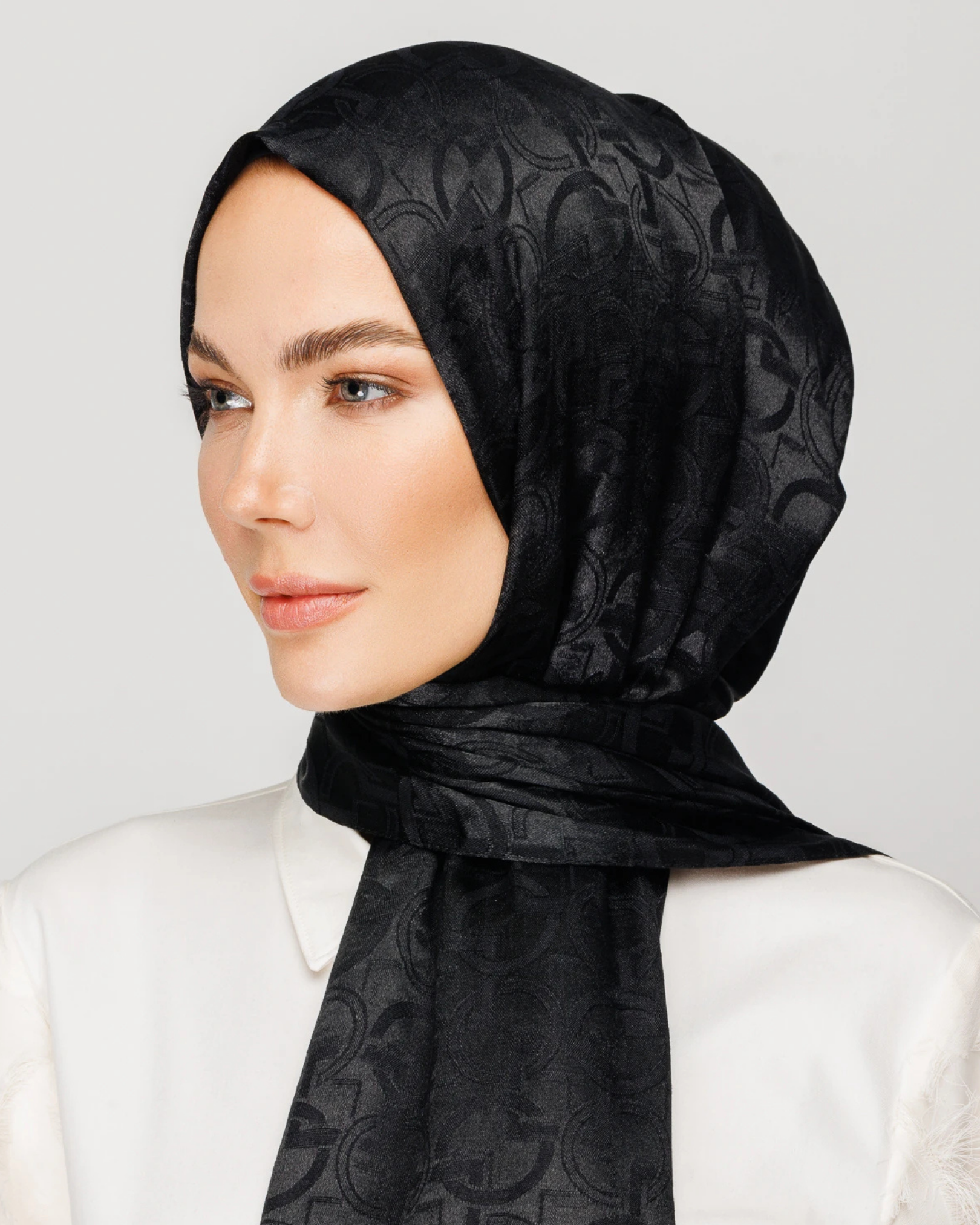 Siyah Longar Desen Parlak Jakar Şal