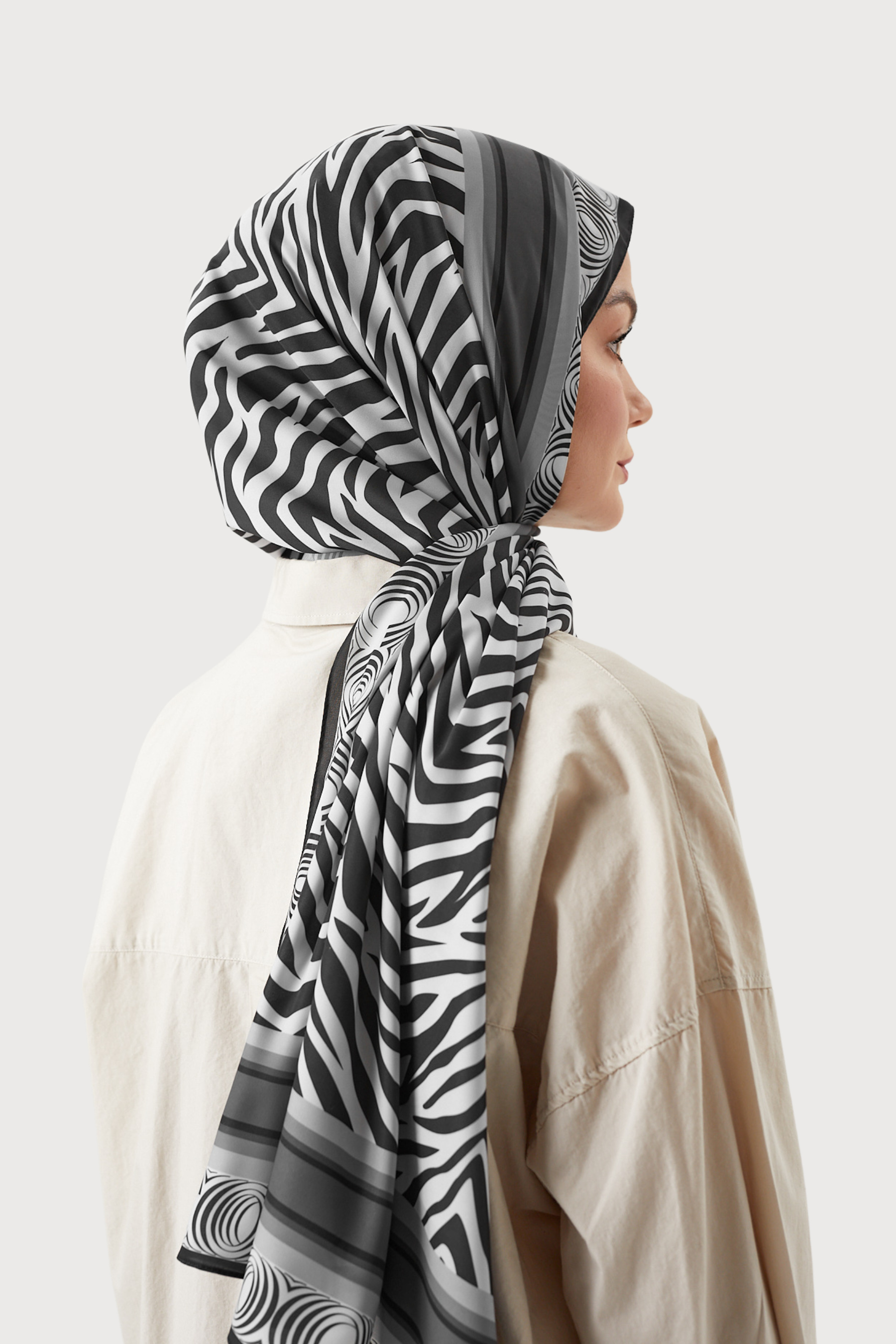 Siyah Zebra Desen İpek Şal