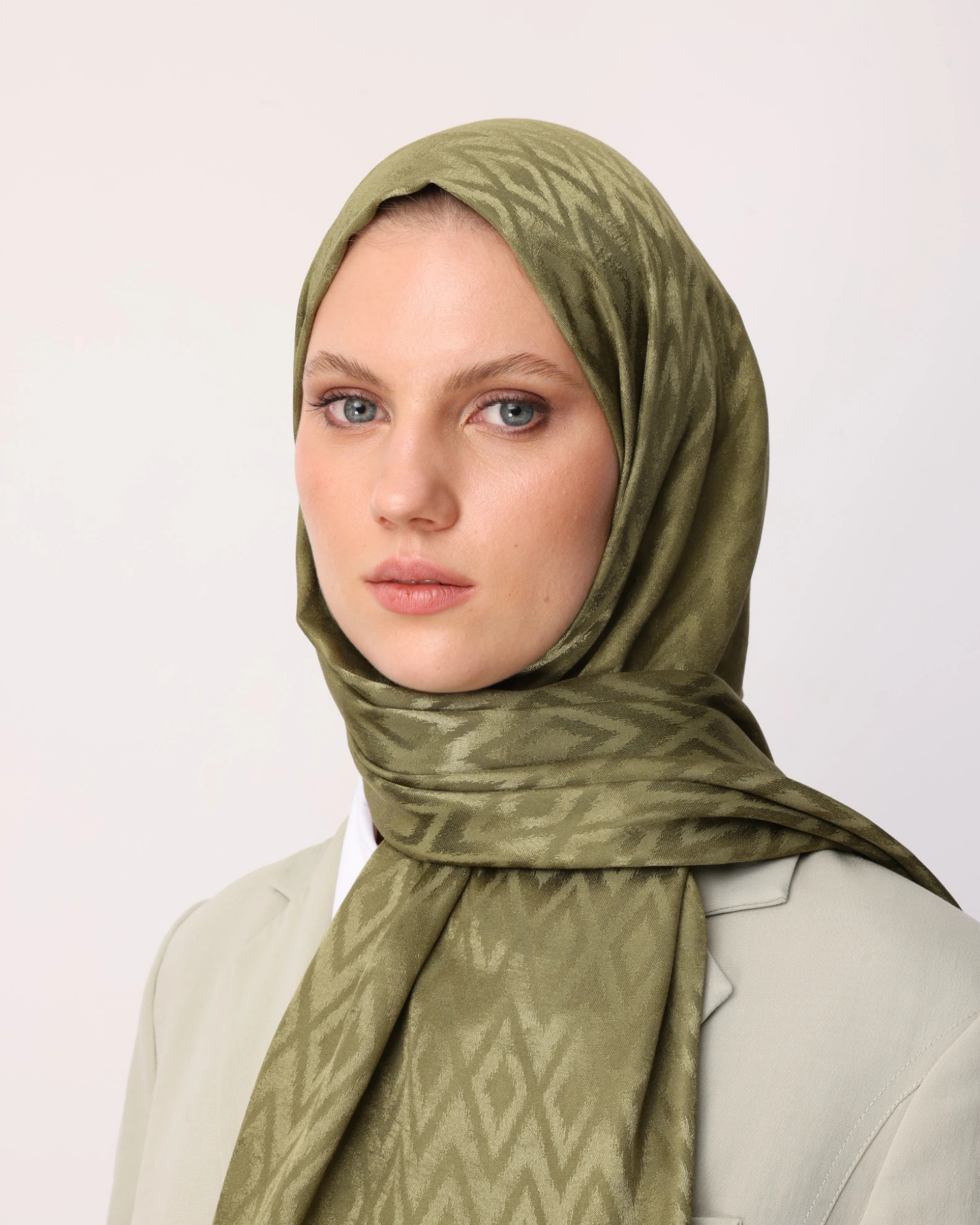 Soft Yeşil Karo Desen Parlak Jakar Şal