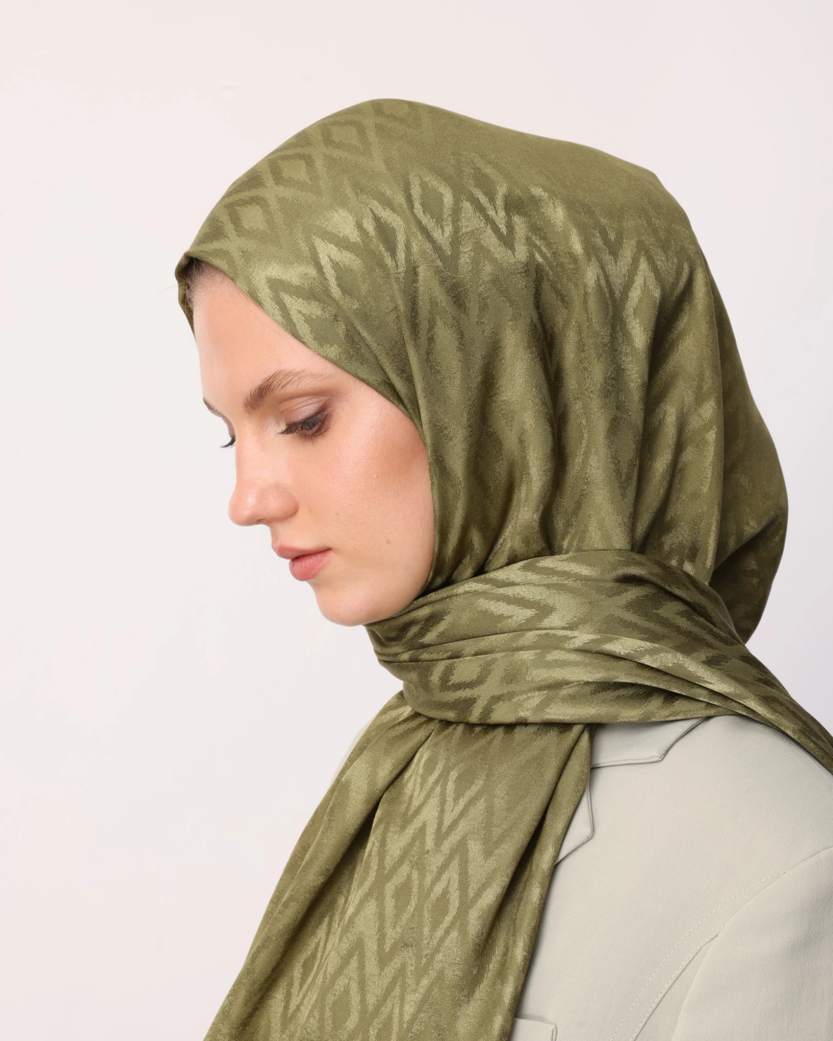 Soft Yeşil Karo Desen Parlak Jakar Şal