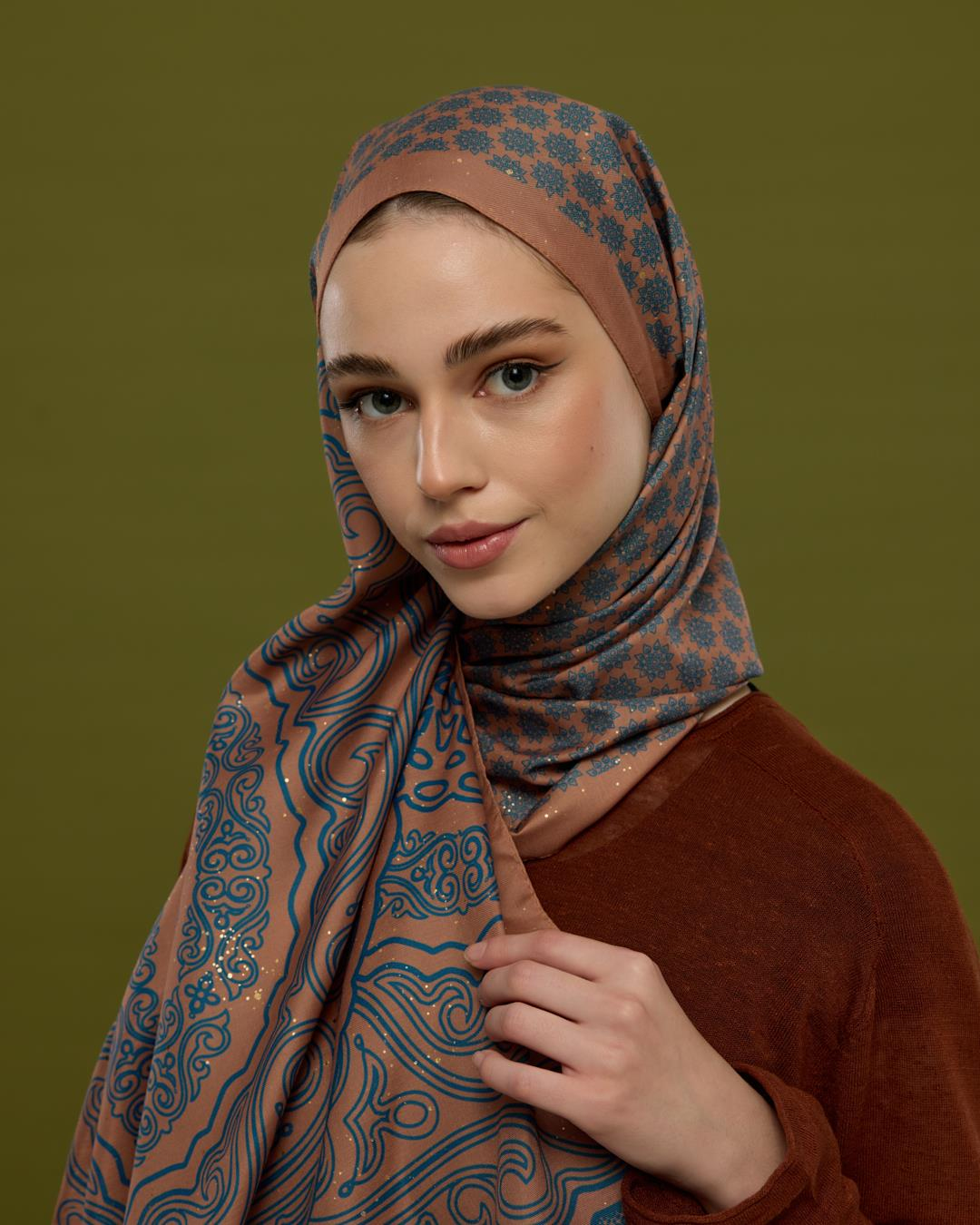 Tarçın Dumanı & Çakıl Mavisi Bala Hatun Desen Işıltılı Şal