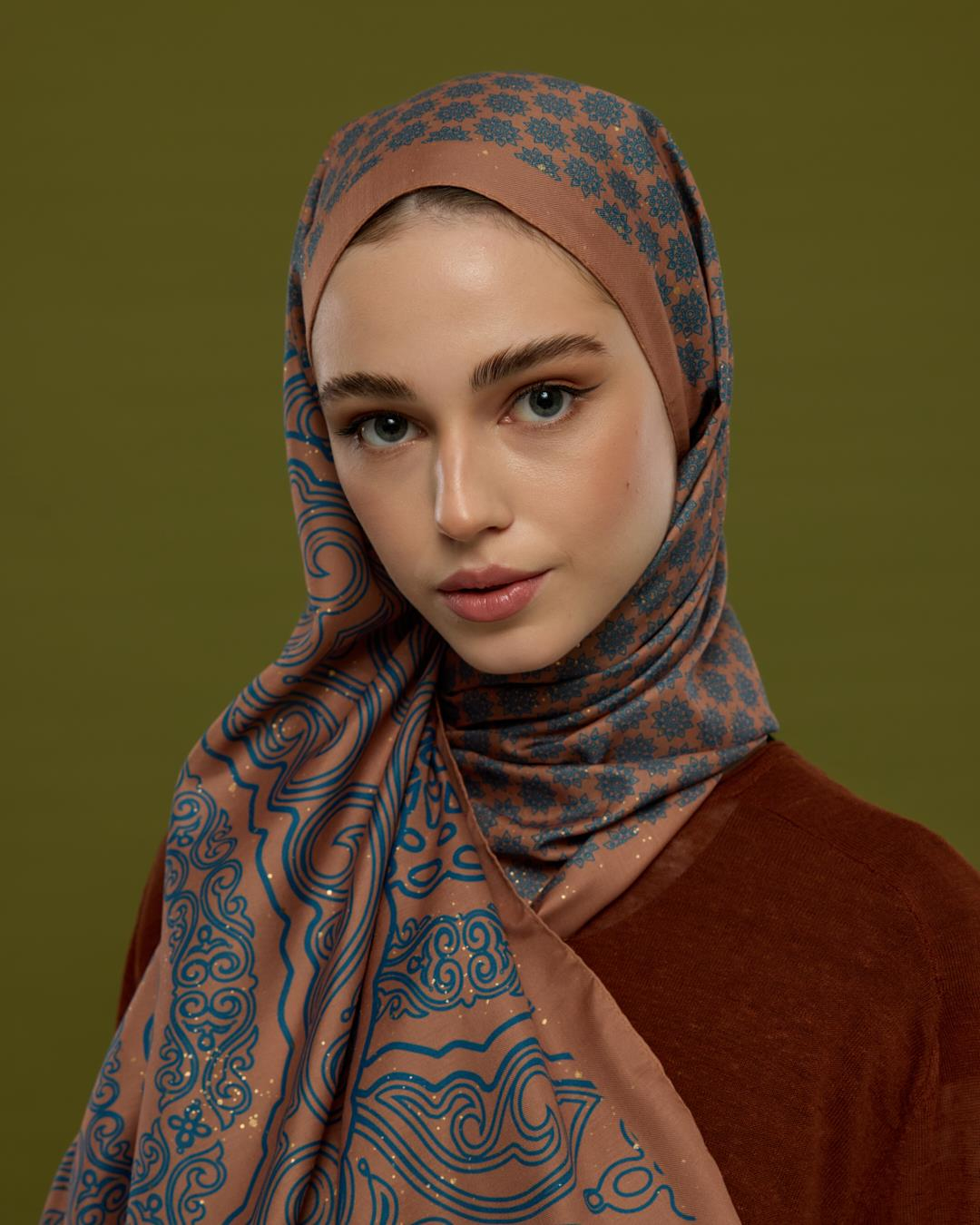 Tarçın Dumanı & Çakıl Mavisi Bala Hatun Desen Işıltılı Şal