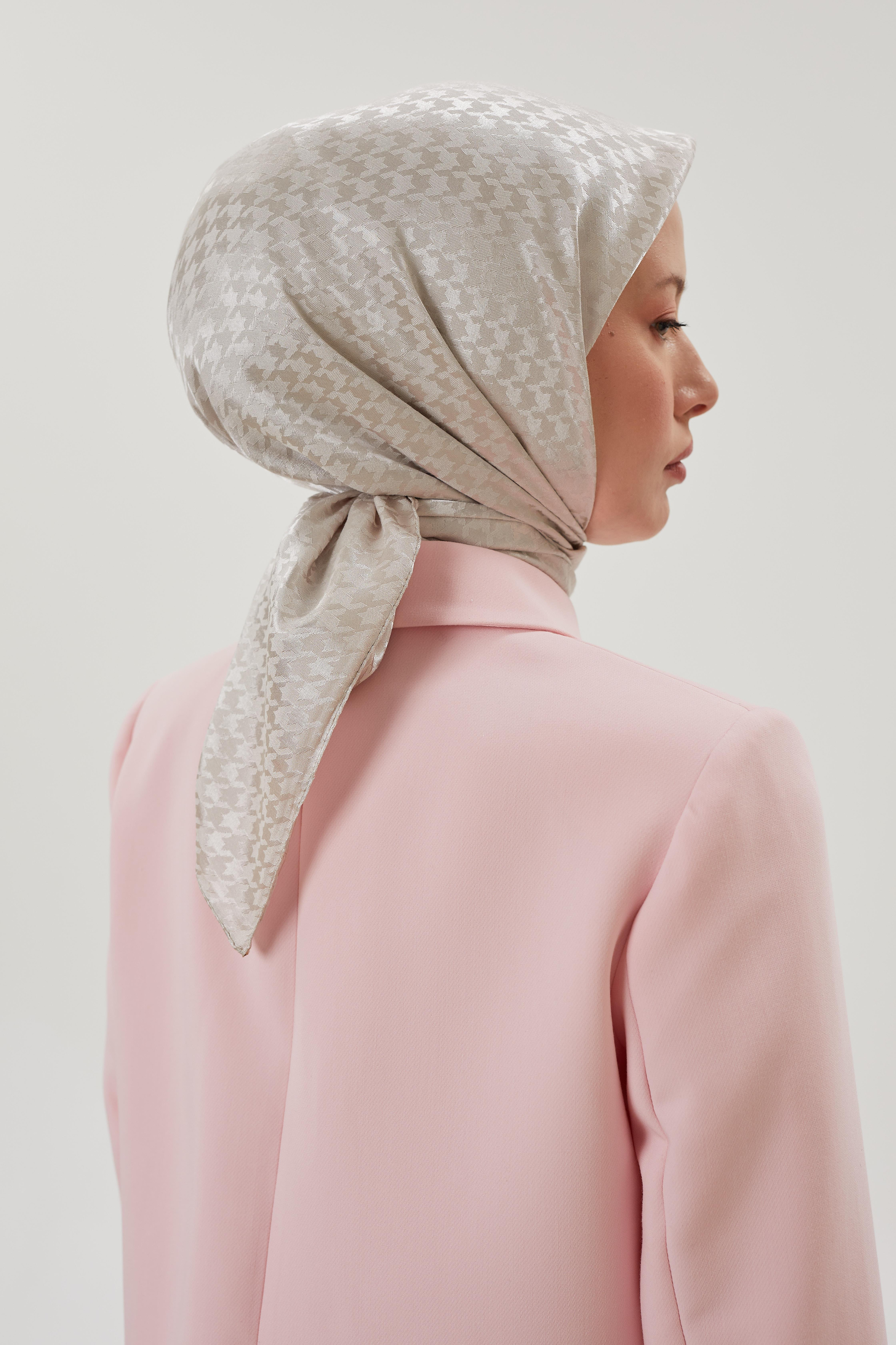 Taş Kazayağı Desen Parlak Jakar Eşarp