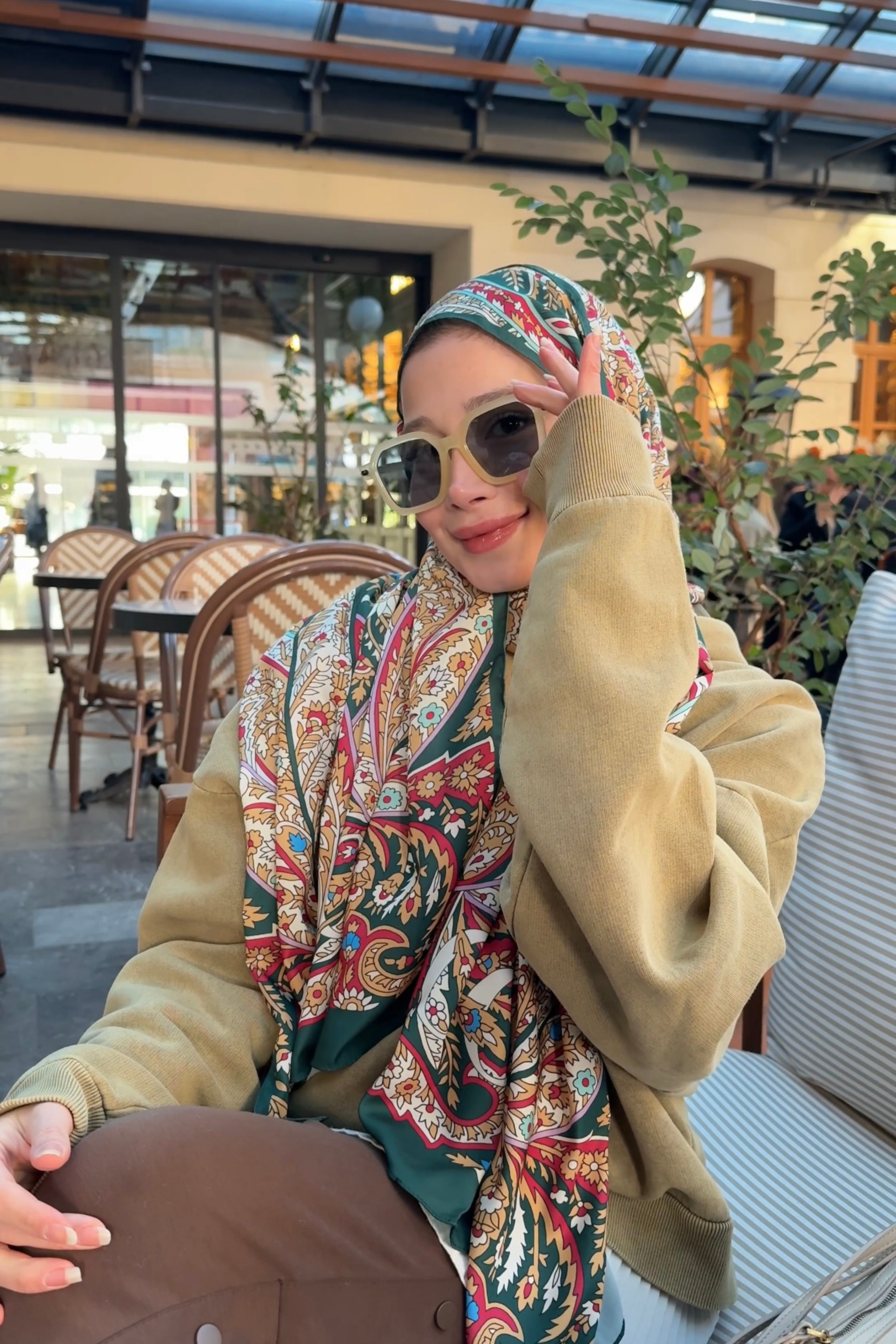 Zeynep'in Haki Balamir Desen İpek Şal Tercihi