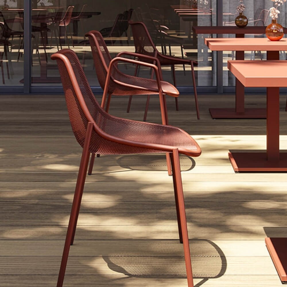 Emu Round Stackable Side Chair