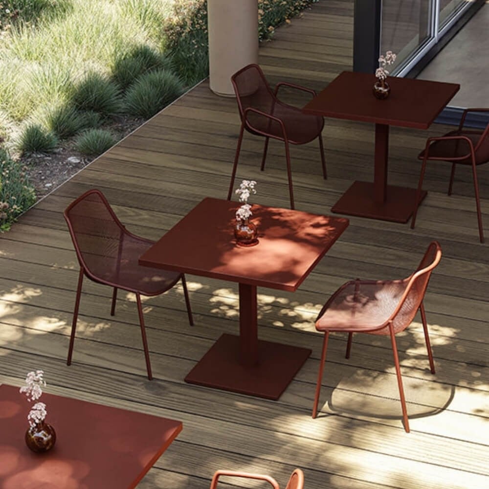 Emu Round Stackable Side Chair