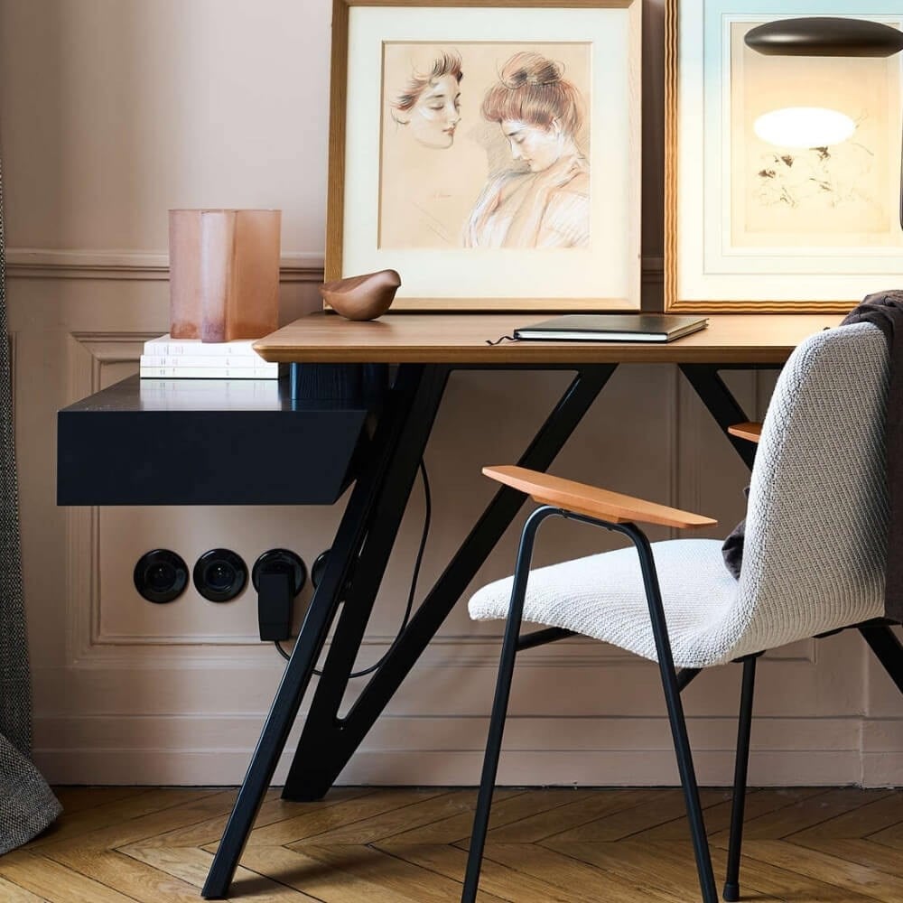 Ennea Çalışma Masası-Base Black Stained Ash-Tabla Walnut Top