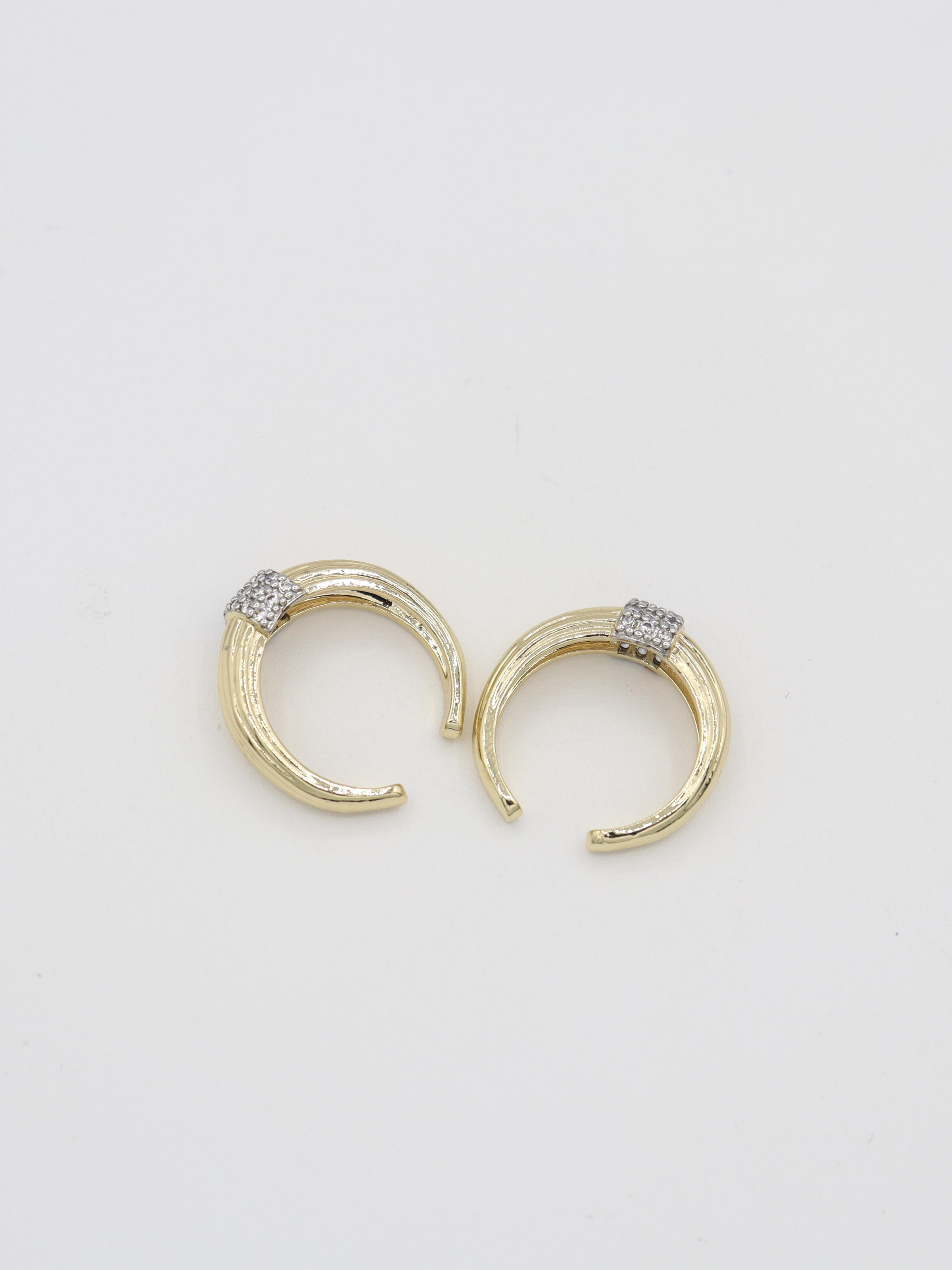 EARCUFF