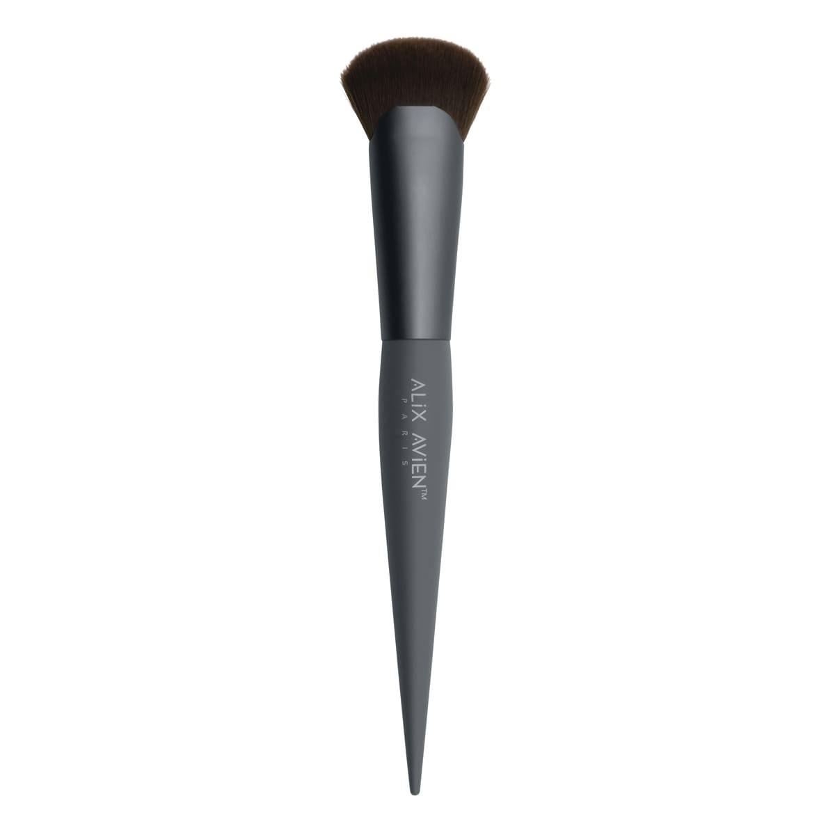 alix-avien-foundation-brush-4e4-86.jpg