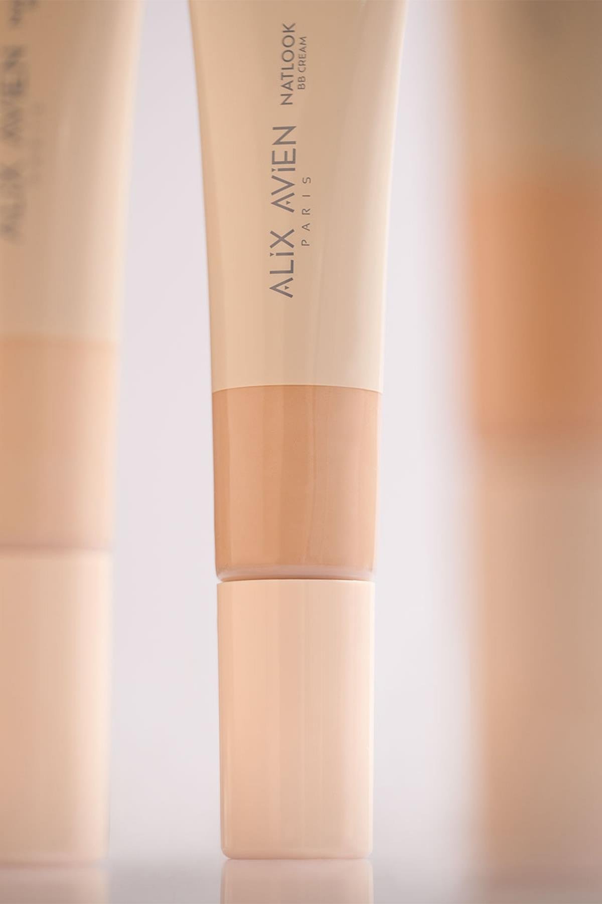 Doğal Parlaklık Sağlayan SPF15 Faktör Nemlendiren BB Krem - Natlook BB Cream 20 Light To Medium