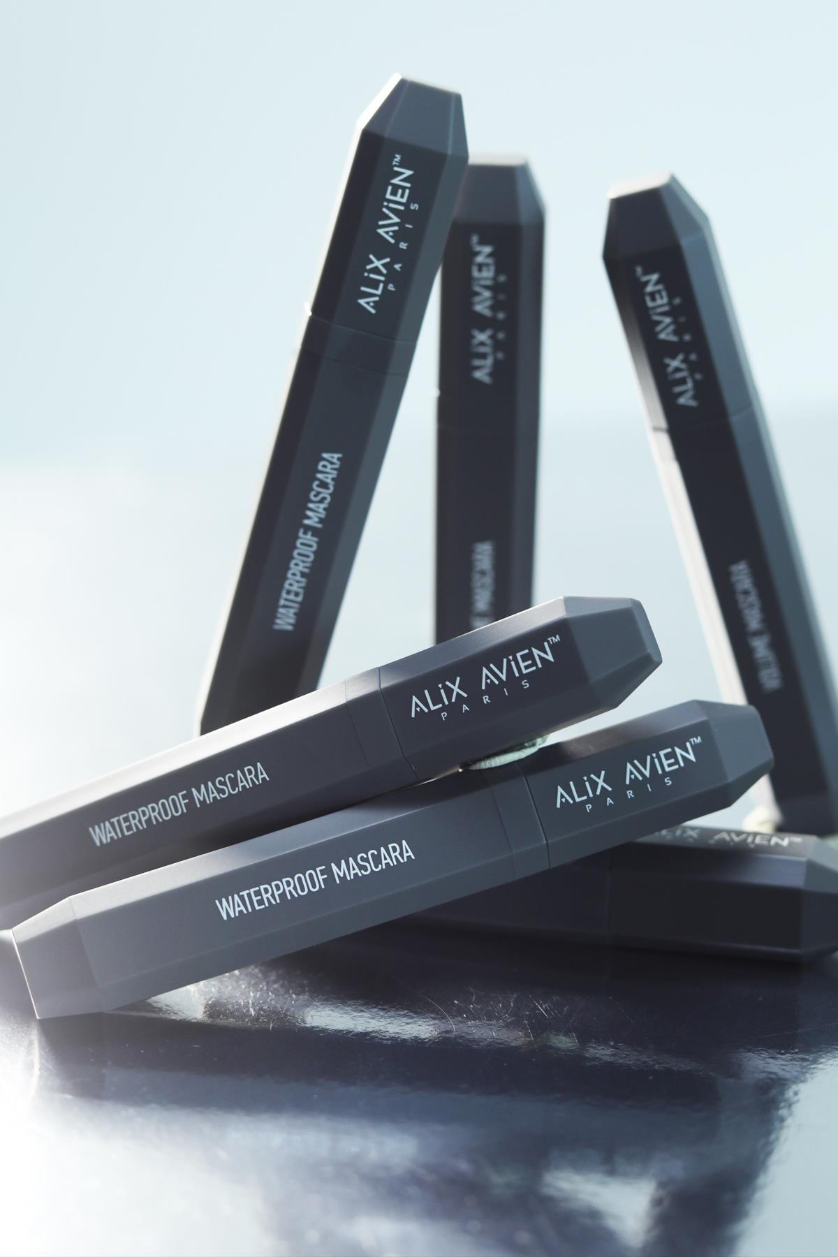 Suya Dayanaklı Yoğun Pigmentasyonlu Hacim Veren Doğal Kıvrımlı Siyah Maskara - Waterproof Mascara