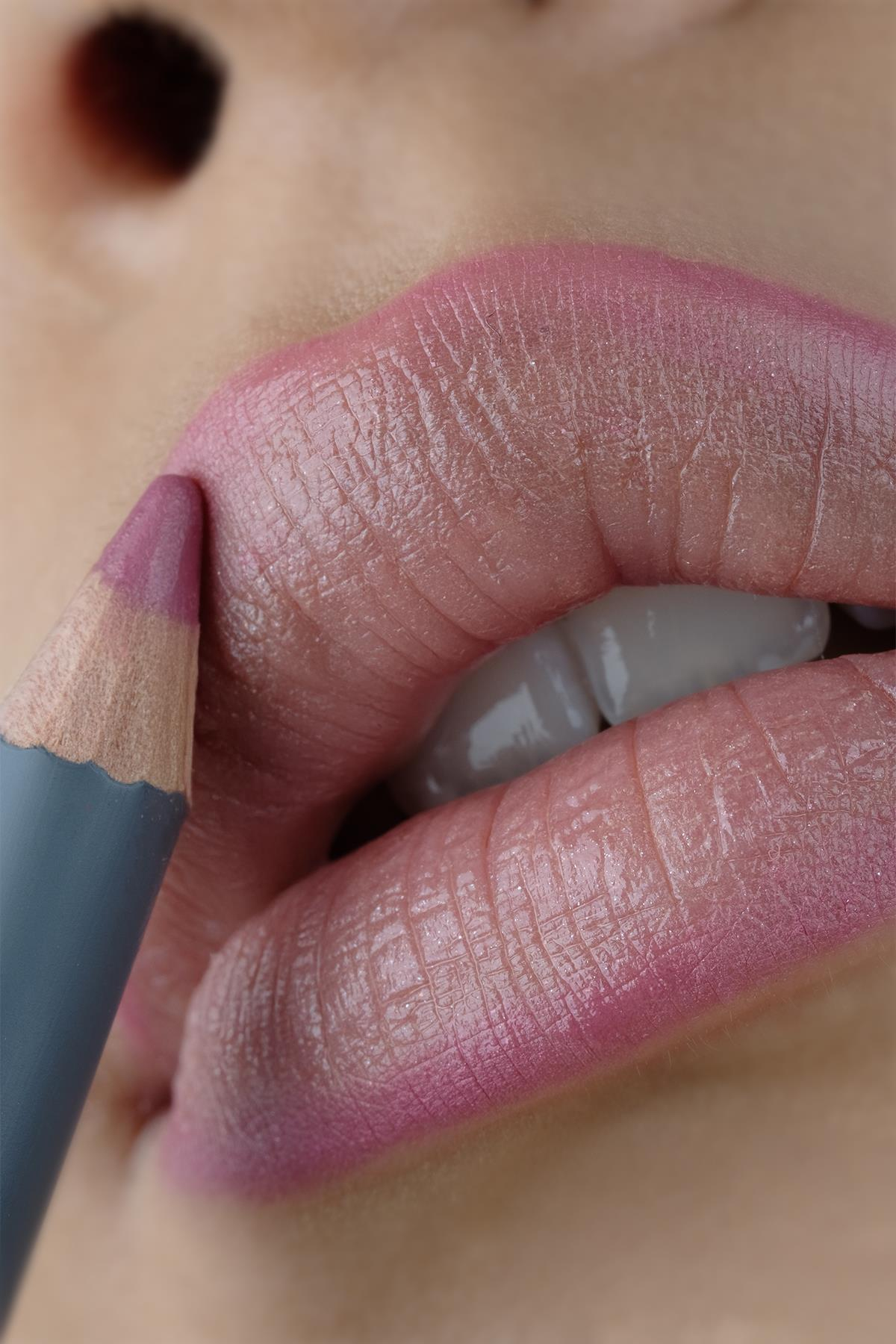 Uzun Süre Kalıcı Dağılma Yapmayan Nemlendirici Dudak Kalemi - Lipliner Pencil Dusty Red