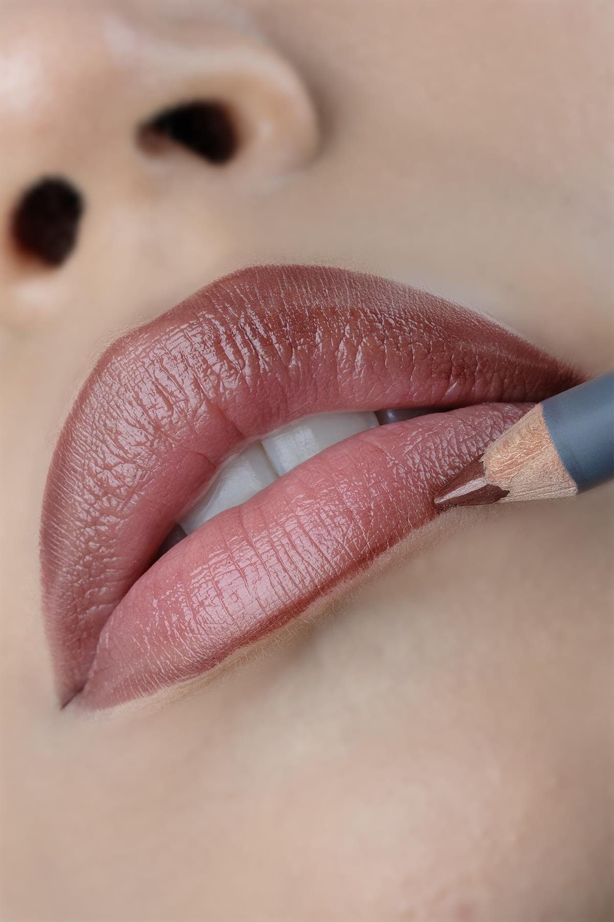 Uzun Süre Kalıcı Dağılma Yapmayan Nemlendirici Dudak Kalemi - Lipliner Pencil 21 Chocolate