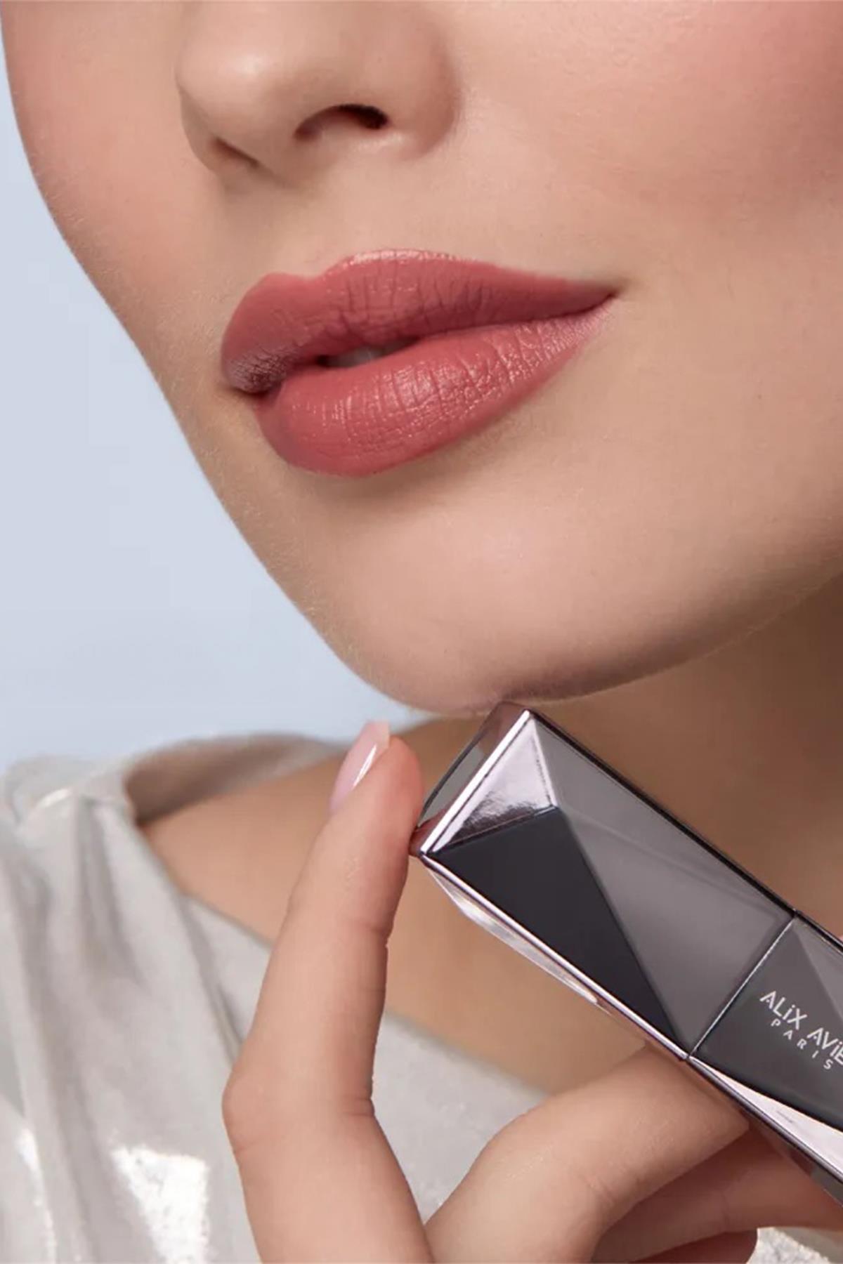 Uzun Süre Kalıcı Nemlendirici Pürüzsüz Etkili Yarı Mat Ruj - Satin Touch Lipstick 804 Terra Rose