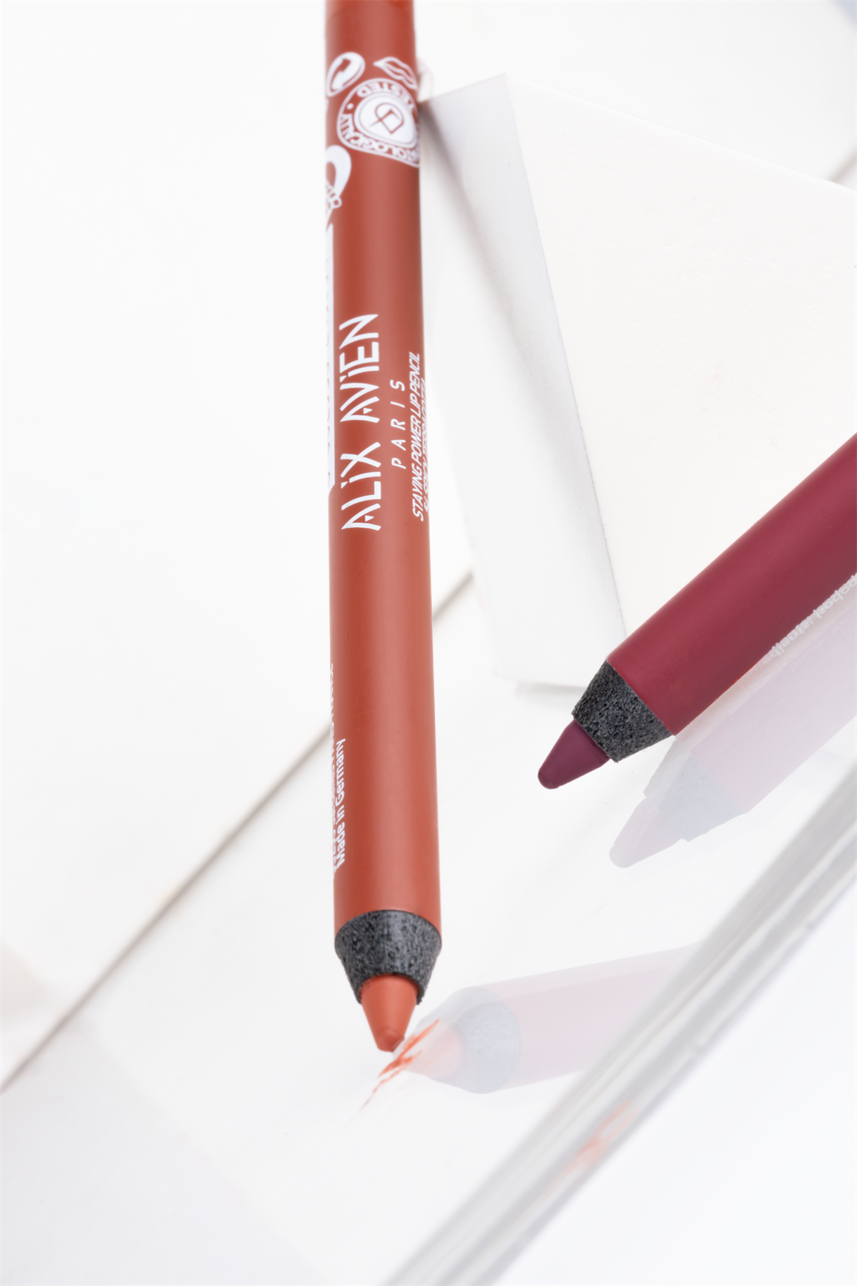 Uzun Süre Kalıcılığa Sahip Suya Dayanıklı Dudak Kalemi – Staying Power Lip Pencil 55 Cinnamon