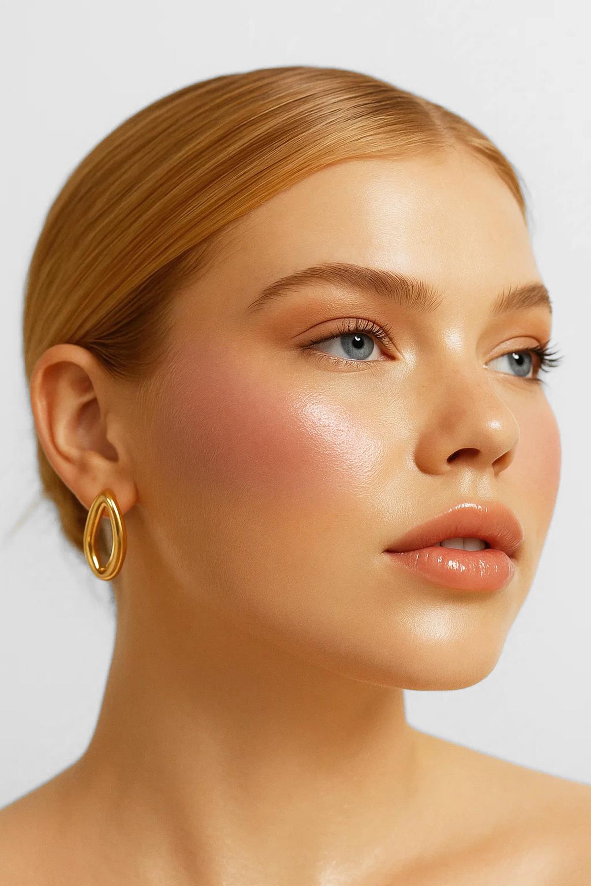 Yoğun Pigmentli E Vitaminli Mat Bitişli Kremsi Likit Allık - Liquid Blusher 01 Tender Peach