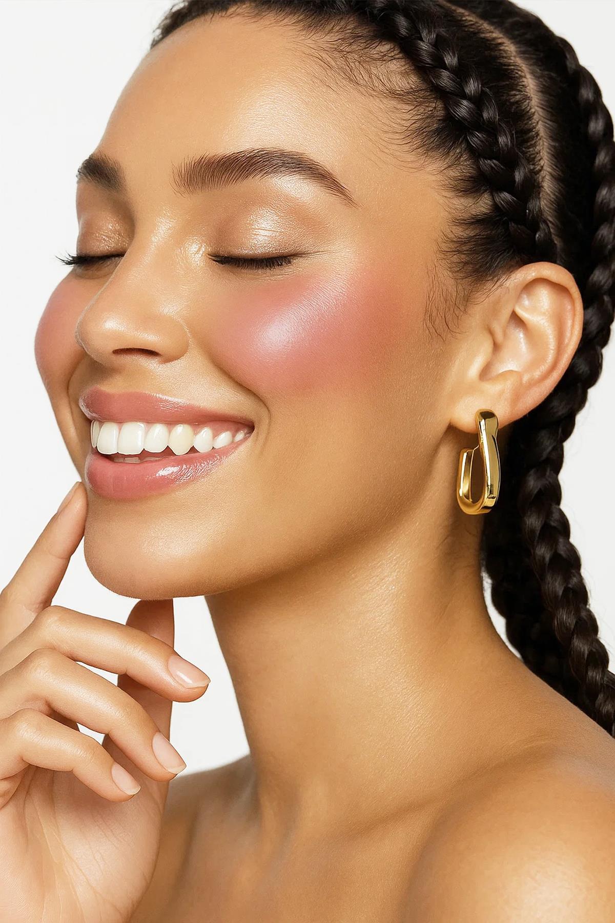 Yoğun Pigmentli E Vitaminli Mat Bitişli Kremsi Likit Allık - Liquid Blusher 06 Dried Rose