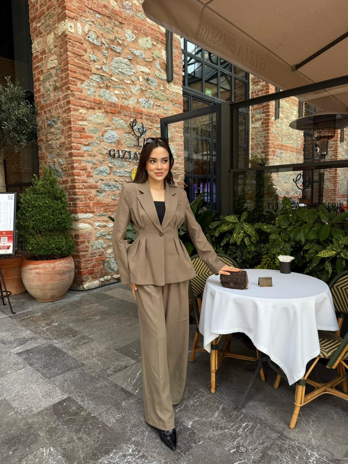Bel Bağlamalı Ceket Takım